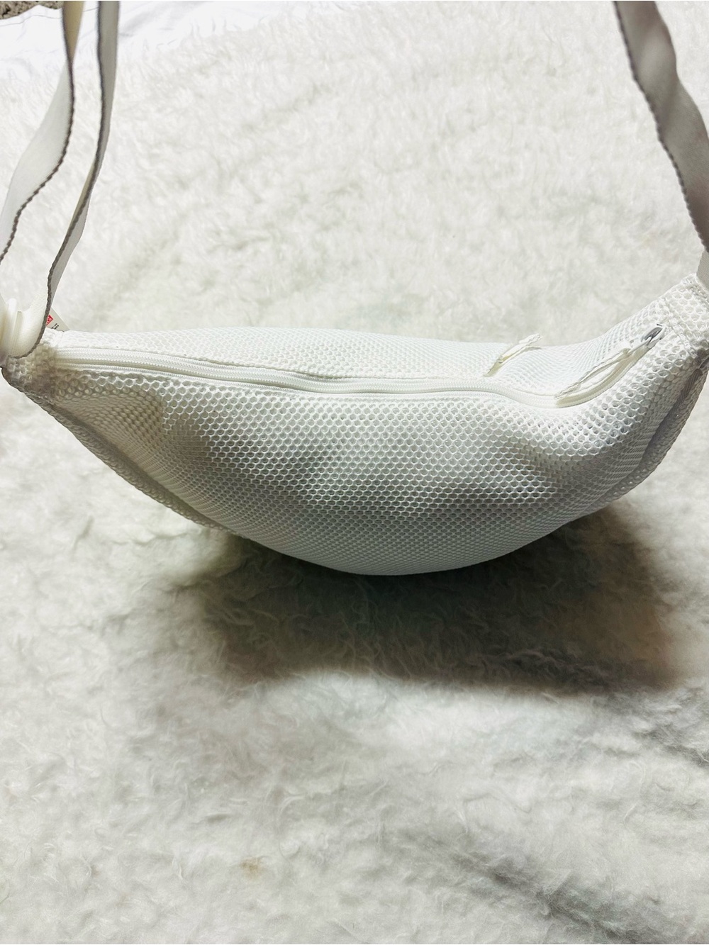 Uniqlo White Mesh Crescent Crossbody Bag - Picture 10 of 13